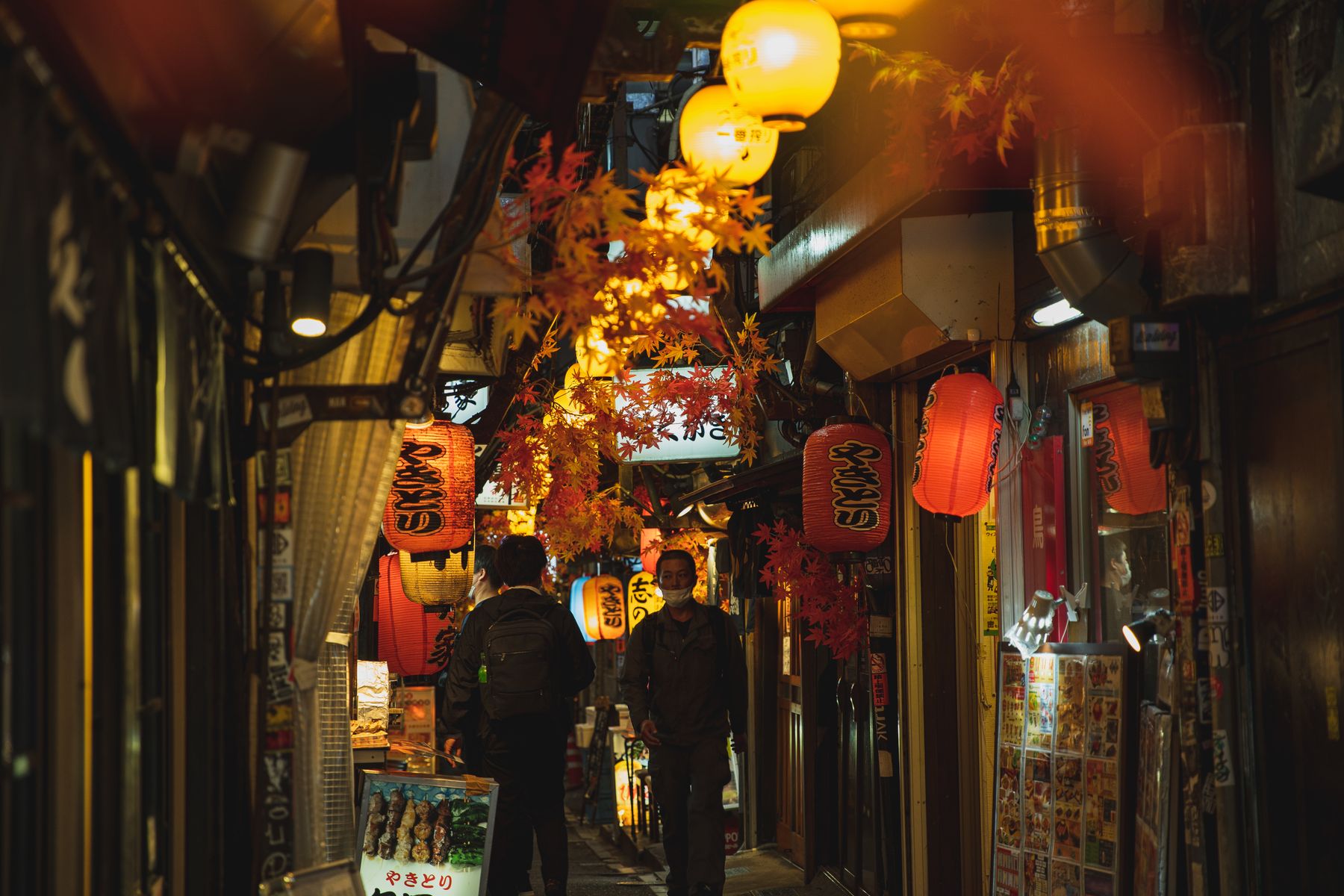 2026年酉の市、熊手を扱う露店のイメージ